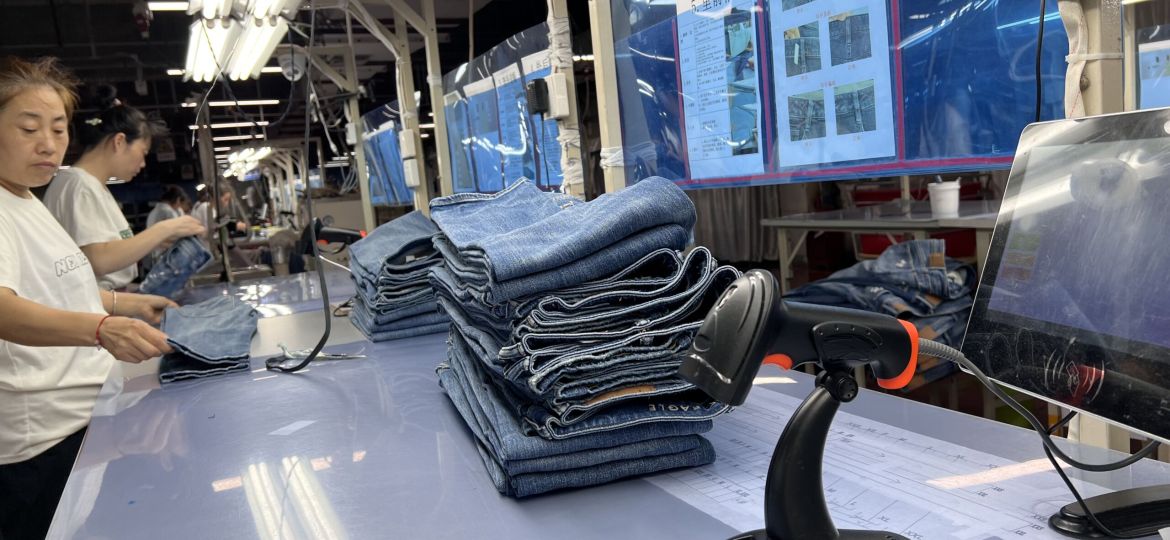 Comparison of fast fashion Zara jeans quality issues and premium denim manufacturing standards