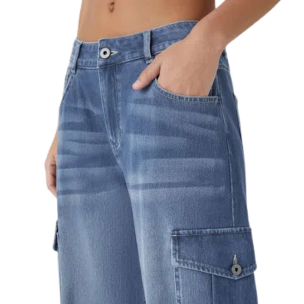Low Rise Relaxed Wide Leg Cargo Jeans with Utility Pockets