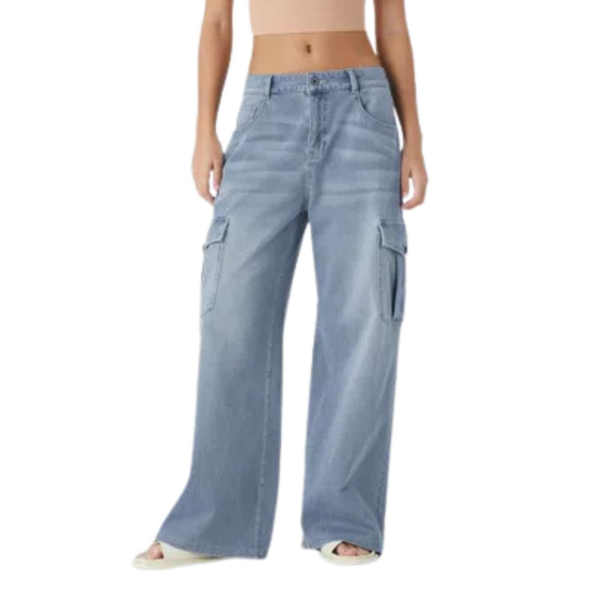 Low Rise Relaxed Wide Leg Cargo Jeans with Utility Pockets