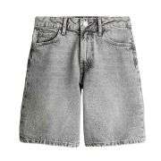 Men’s Vintage Y2K Streetwear Style Baggy denim shorts